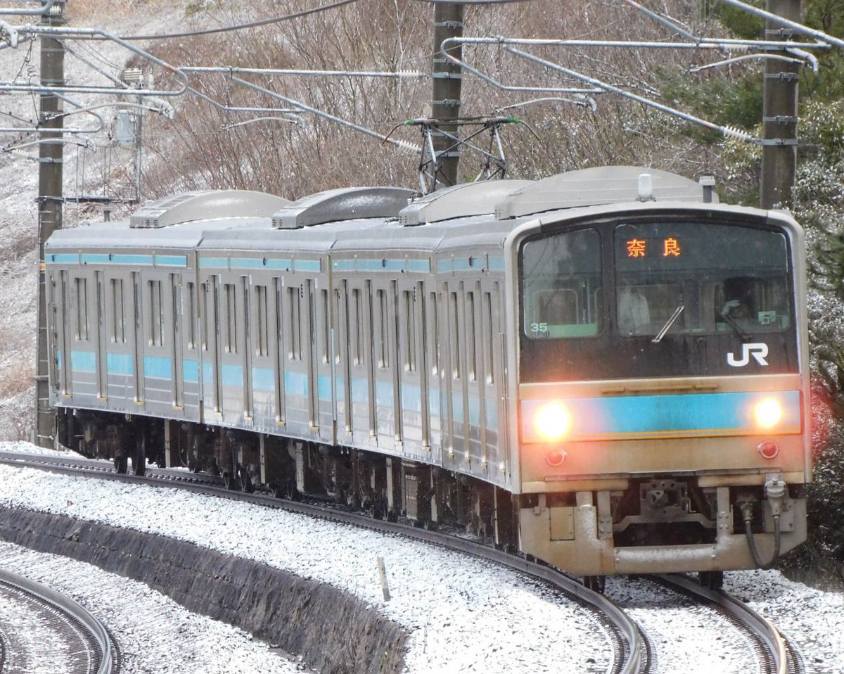 JR96722071's tweet photo. 2026/2/8
平城山駅
221系のカットは上手いことできたしよしとしよう
205系のカットは手がかじかんで失敗してもうた https://t.co/1xSG56p0X2