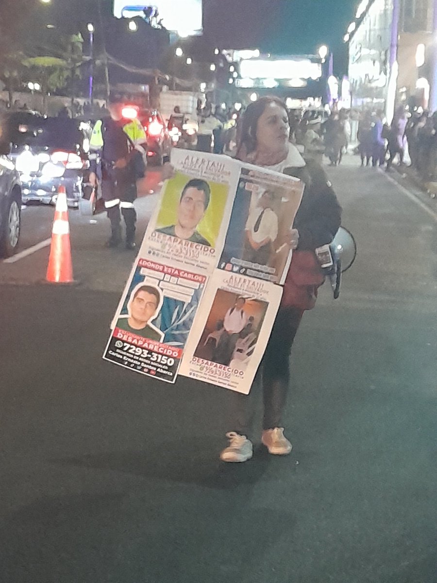mpbc4's tweet photo. Un grupo de personas integrantes del colectivo Somos El Espino se manifiesta en contra de la destrucción del bosque el espino de Santa Tecla en el Estadio mágico https://t.co/i3bRUGghFn