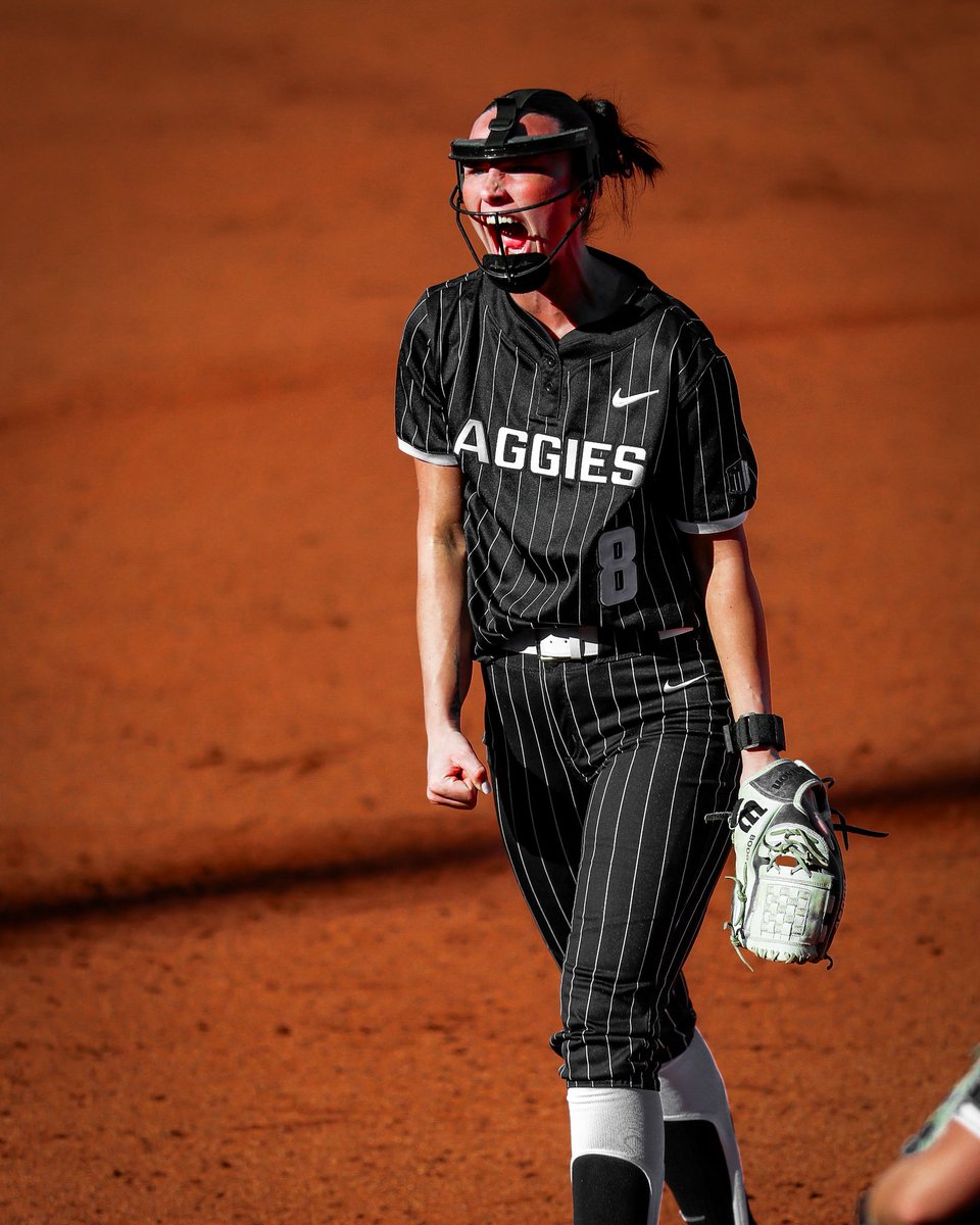 𝐒𝐇𝐎𝐖 𝐌𝐄 a 5️⃣ WIN Saturday! 

<a href="/USUBasketball/">USU Men's Hoops</a> 
<a href="/USUSoftball/">USU Softball</a> x2 
<a href="/USUWomensTennis/">USU Women's Tennis</a> x2 

#ShowMe