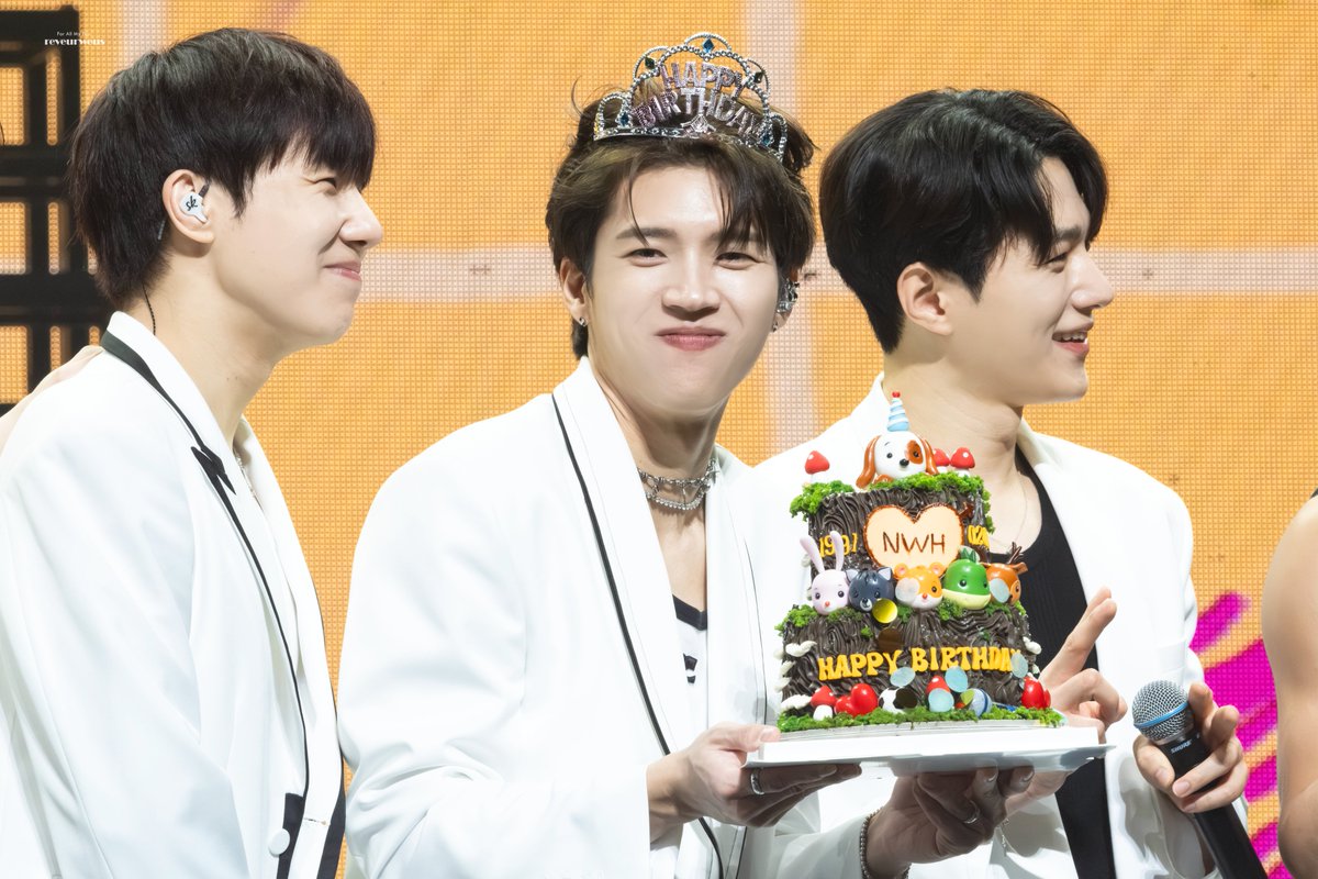 250207 <LIMITED EDITION> in SG

🐶

#인피니트 #INFINITE
#남우현 #우현 #WooHyun
#우리에겐_온리남우현_생일축하해
#Happy35thWooHyunDay