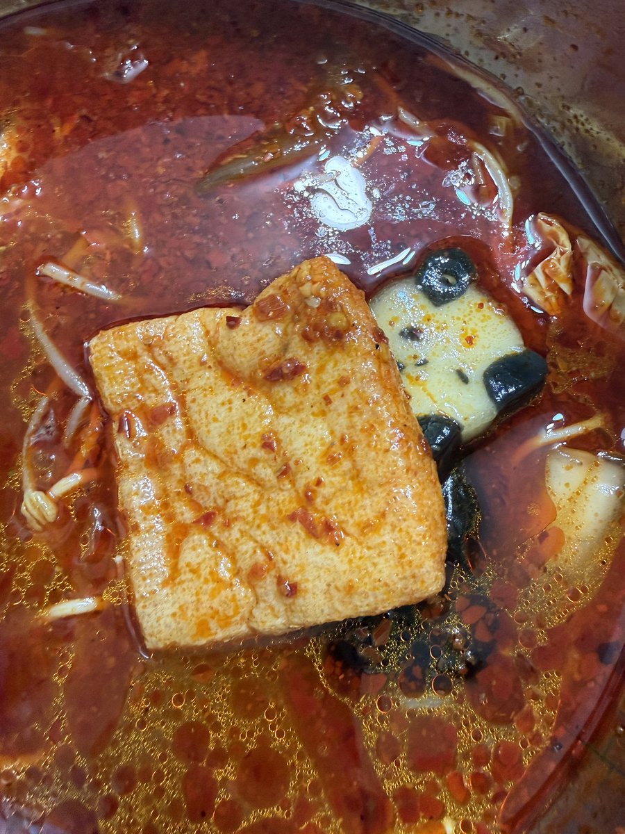 vnfms9595's tweet image. 나두 팬더 유부 이불 덮어줫음 히히