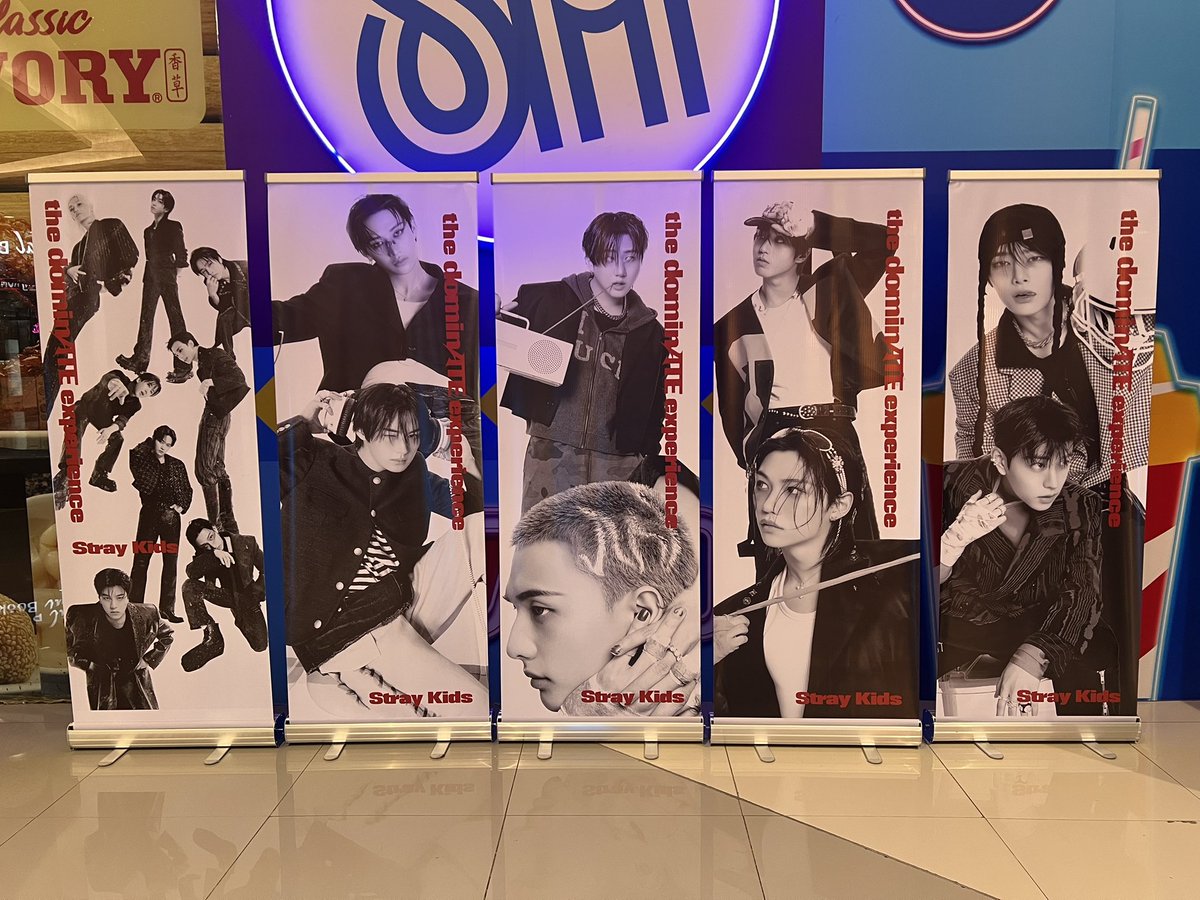 allforskzph's tweet photo. Catch the cutie SKZOO’s at Stray Kids: the DominATE Experience Blockscreening red carpet at SMDC Light Mall 😉

🚪 Cinema Open : 2PM
🎥 Movie Start: 2:30PM

You may now claim your tickets and kits at the Registration Table. Once claimed you are automatically registered for the Bioré raffle!

 #The_DominATE_Experience
