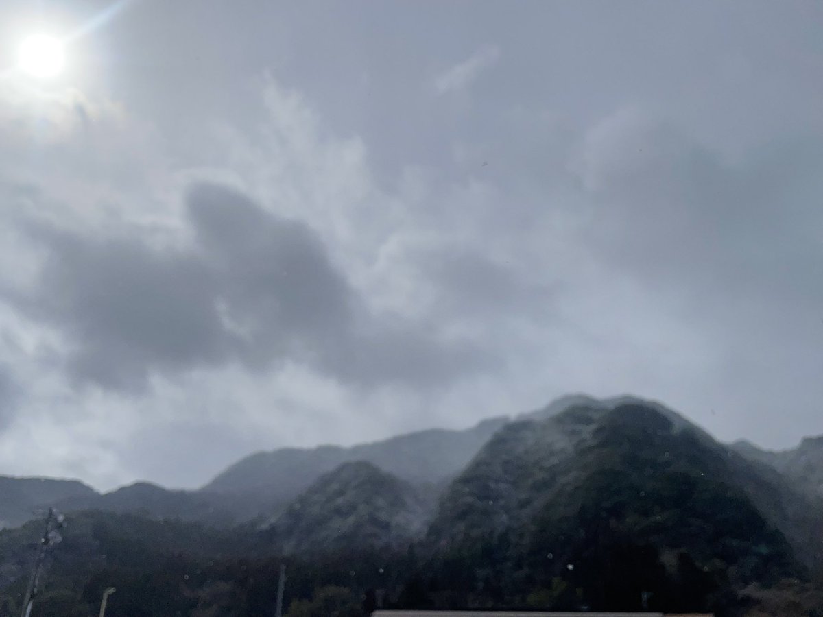 鹿児島も雪です！
営業中です。寒い中練習頑張っている子供！

#鹿児島
#雪