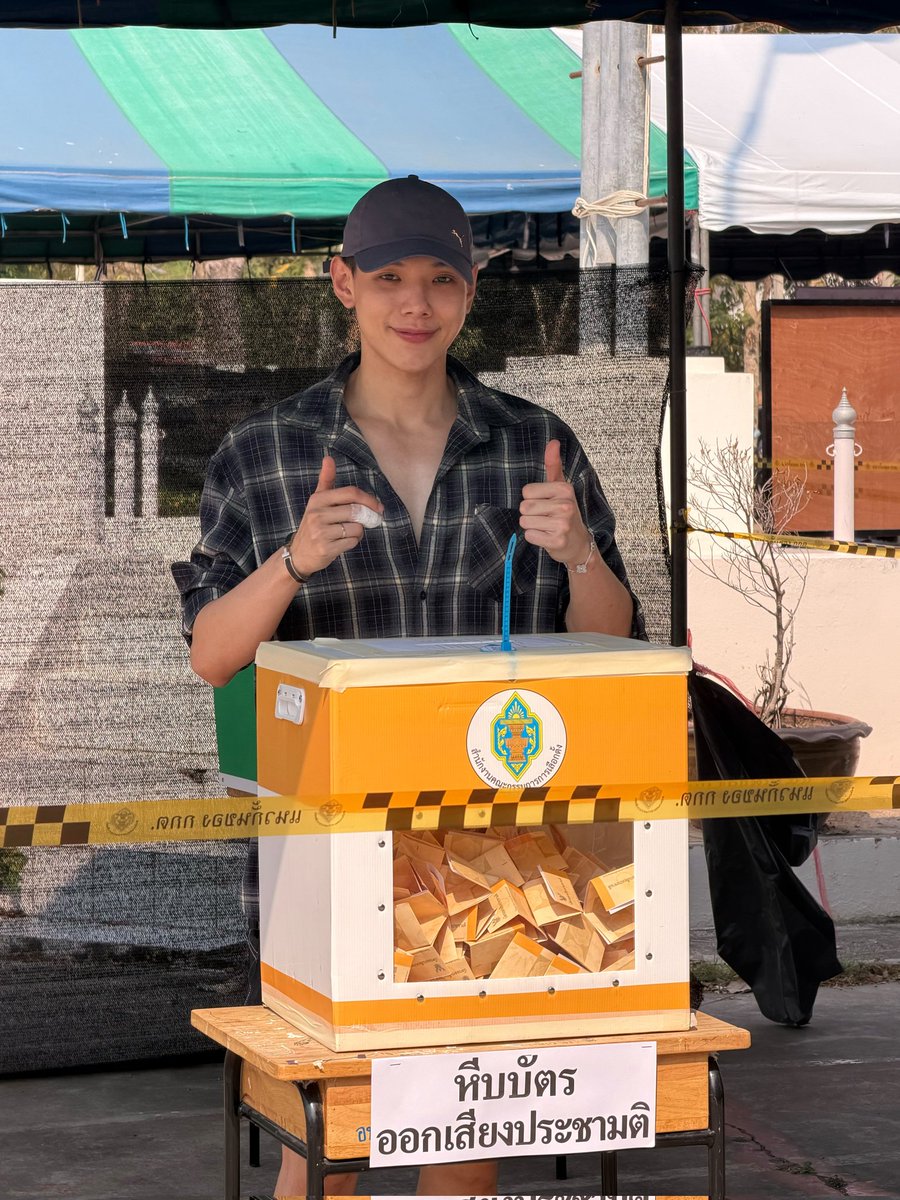 หนึ่งเสียงอาจจะดูน้อย 
สองเสียงก็ยังดูน้อยอยู่ 55555
เพราะฉะนั้นออกมาใช้สิทธิกันเยอะๆนะครับ🤣
 #เลือกตั้ง69