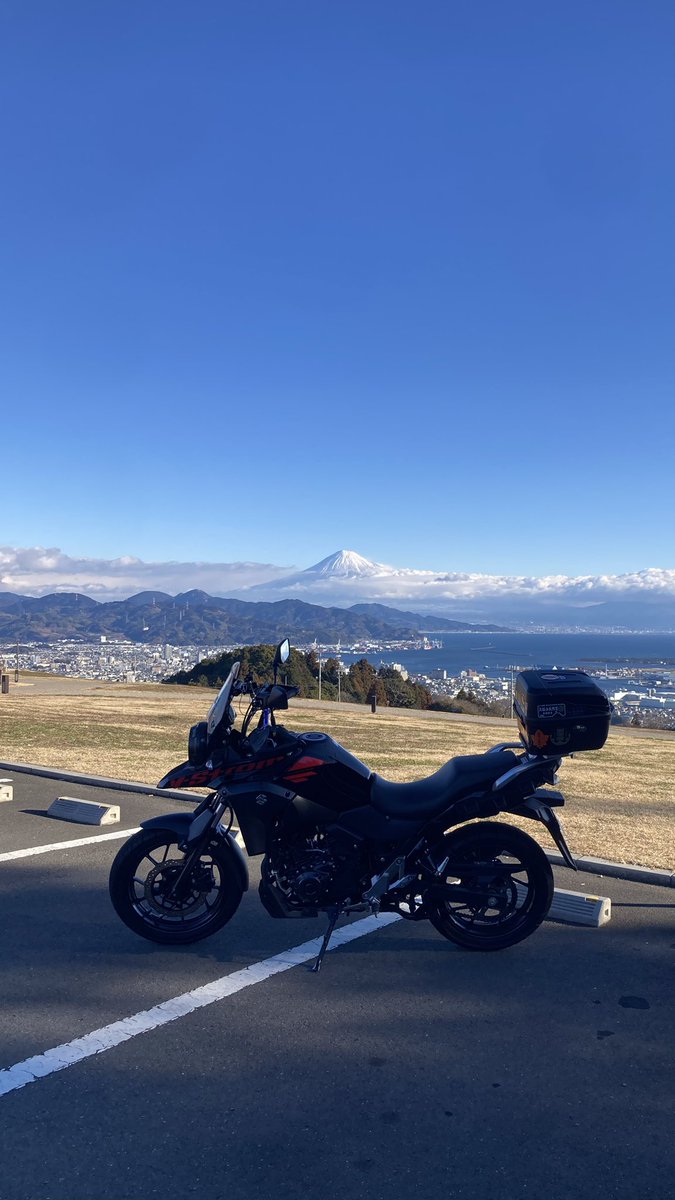 com3921's tweet photo. 皆さん、こんにちは。
今朝は、早起きして清水の薩埵峠と日本平までプチツーです。途中、雪が降って来て寒く帰りは道の駅そらっと牧之原に寄って帰って来ました。 https://t.co/SnQkKq1Dc6