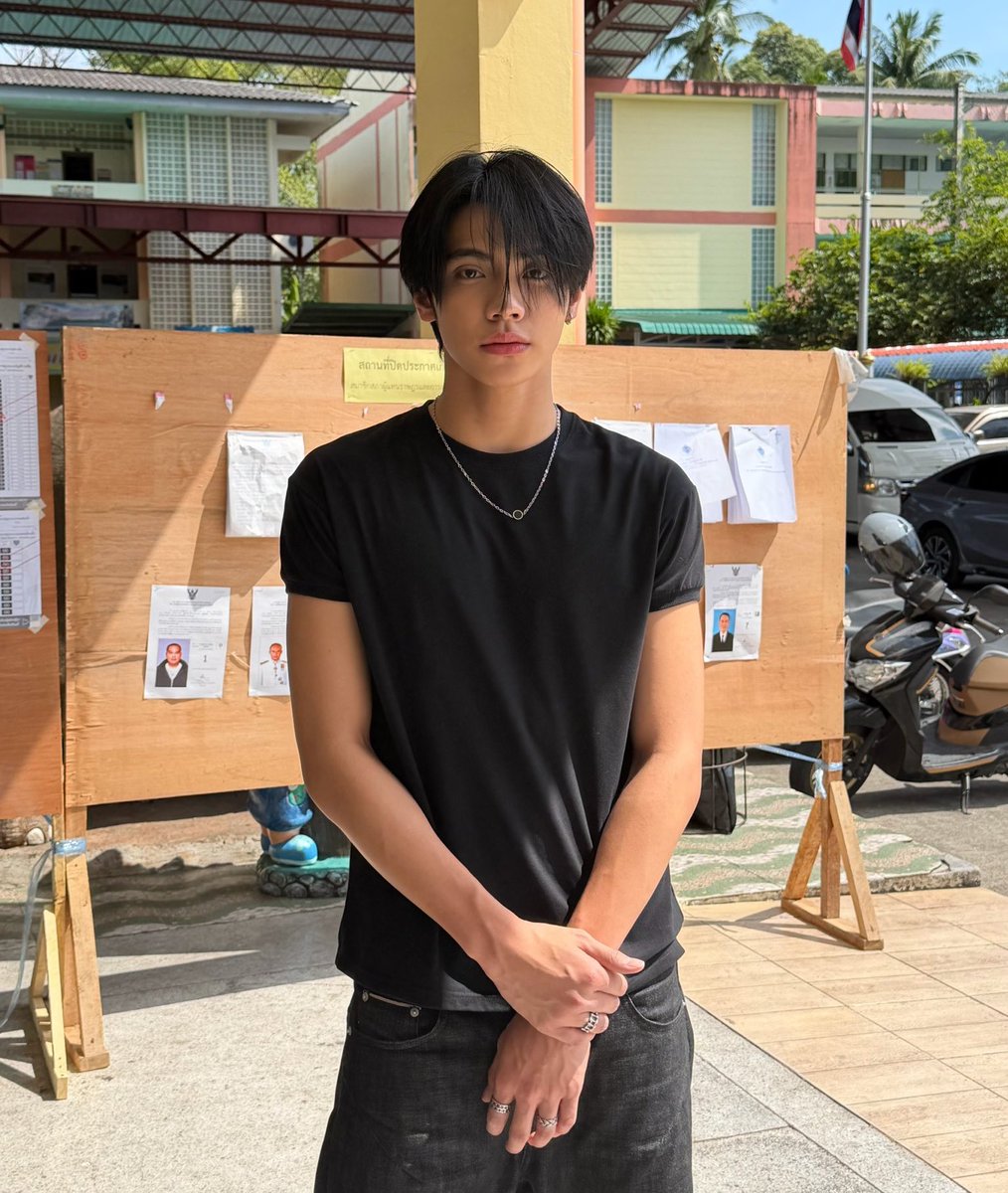 pstjjj's tweet photo. ทำไมหล่อจังวะ ทุกคนคิดเหมือนนี่ป่ะ 5555555555555555 เสื้อยืดเกงยีน หล่ออ่ะ เปิดปีใหม่มานี้ไม่ใช่ละ ๆ ไปทำไรมา https://t.co/gWsypcWKfK