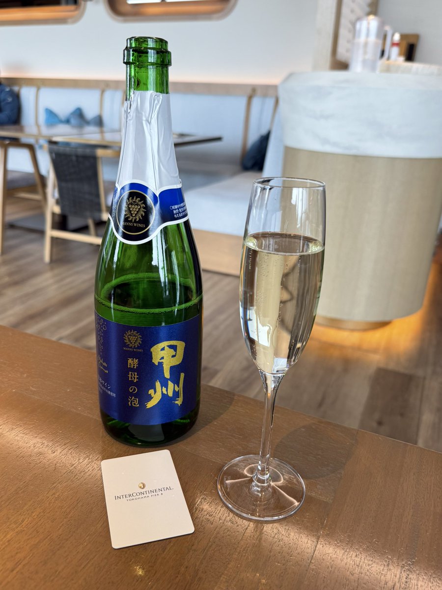 ninbunjah26's tweet photo. ①フィッシュバーガー
¥2,600
②スパークリングワイン
¥ウェルカムドリンク券(IHG)
#IHG #pier8 #LARBOARD https://t.co/2MTffZdG8f