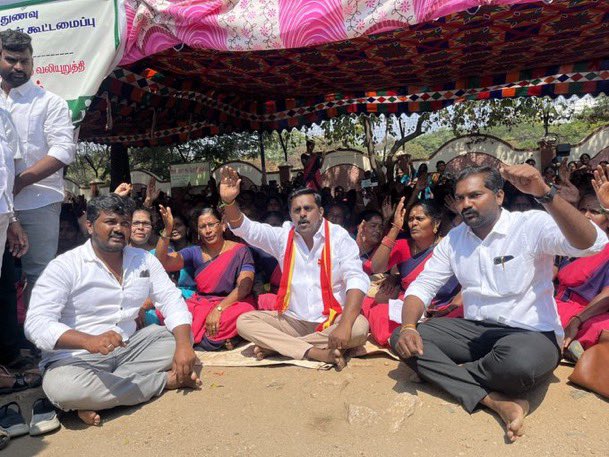 TVKActiveForce's tweet image. After TVK Salem officials stood with Anganwadi workers demanding fair wages &amp;amp; basic rights in Salem,

TVK #Theni officials have also now joined the Anganwadi workers protest in Theni &amp;amp; provided food to all of them.

TVK never fails to stand with the people.

#TVK_People_Protest