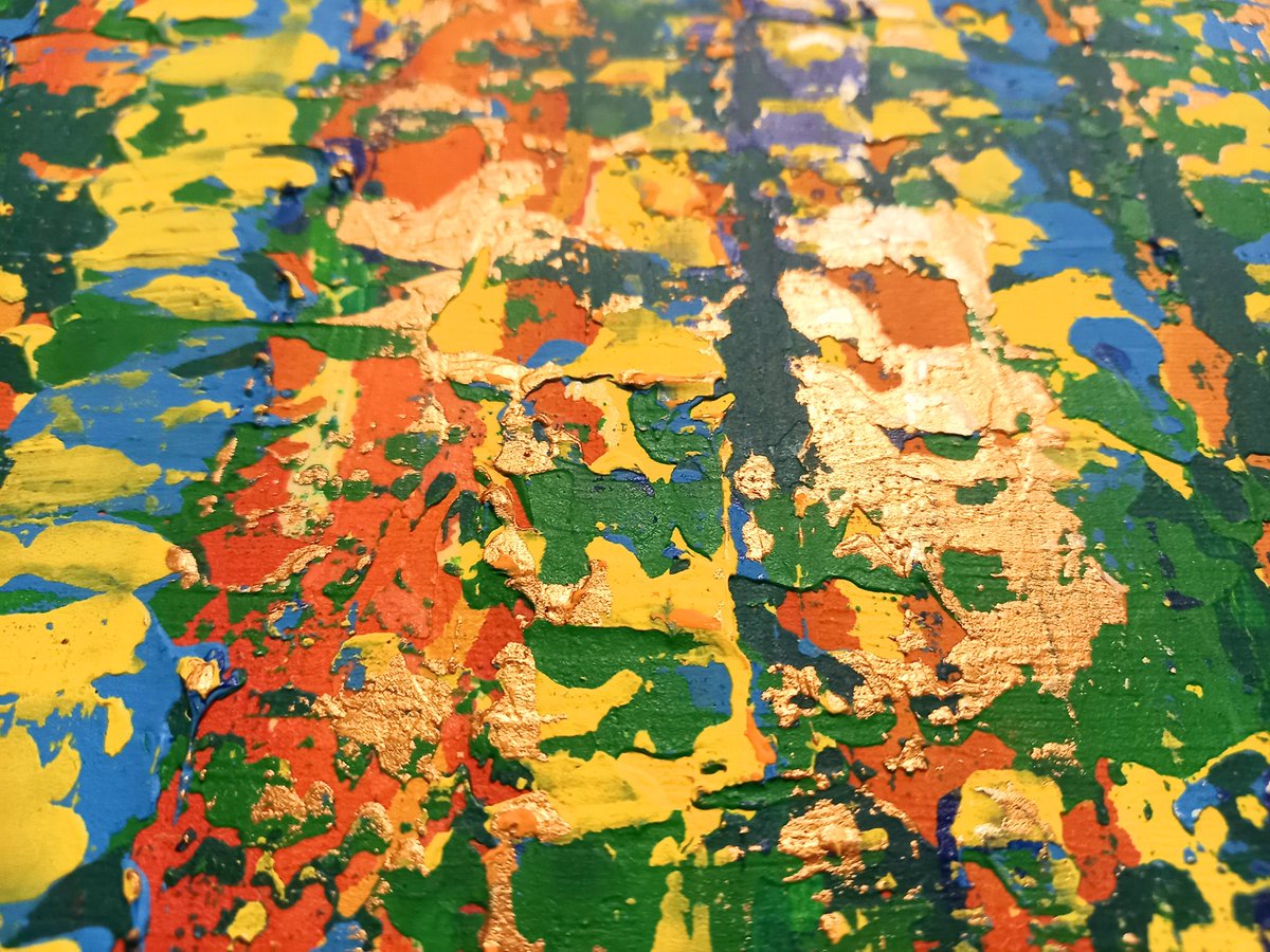 So many things have happened at once, and I've been busy. The busyness isn't over yet. Today, I'm going to switch my mindset and head to the art. Outside, it's snowing.