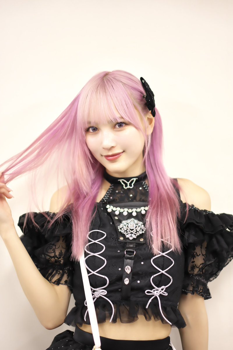 2026.2.7 名古屋
写メ券を使用して撮影
ピンクの髪色と新衣装の組み合わせは可愛くてかっこいいですね！
#中村みずき