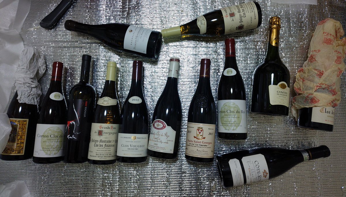papersmm's tweet image. ワインセラーが来ました

ついでにワインも整理
いつ買ったかわからんのもあるけど、よく20代の時にこんだけ買ったもんだと自分でも驚いてる

死ぬまでには飲みたいな〜