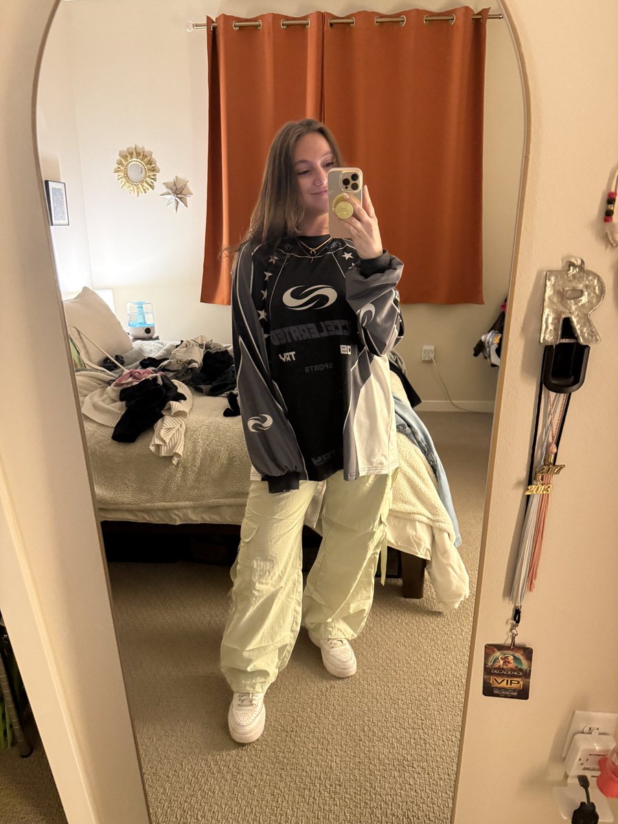 the outfit I planned on wearing vs what I’m actually wearing