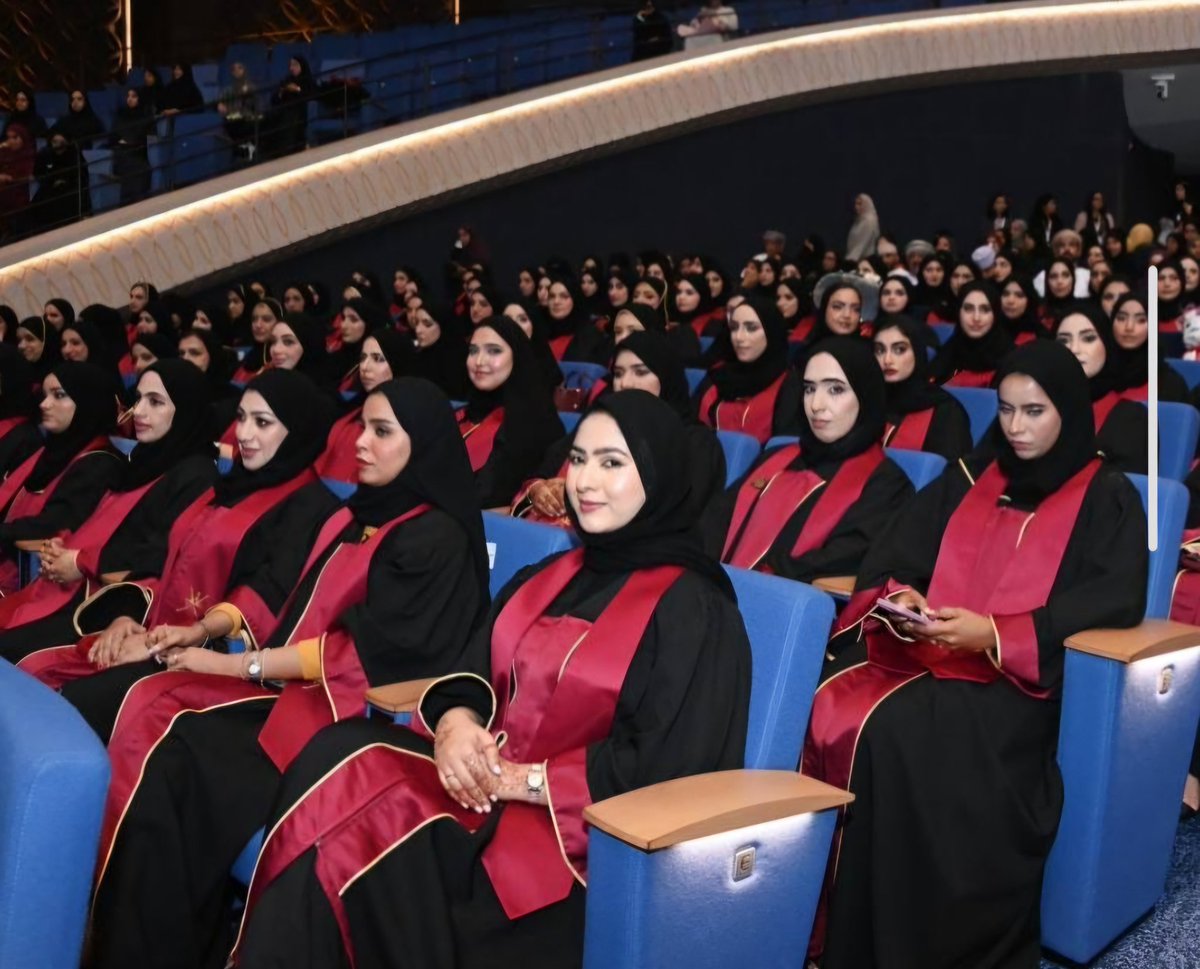 [نبارك لطبيبات ابراء تالقهن وتميزهن ]

احتفل المجلس العُماني للاختصاصات الطبيةبتخريج 145 طبيبًا وطبيبة من تخصصين في الزمالة المحلية و19 تخصصًا طبيًّا ضمن الدفعة السابعة عشرة من الأطباء الذين أكملوا فترة التدريب في المجلس تراوحت بين أربعة وستة أعوام أكاديمية للبرامج التدريبية