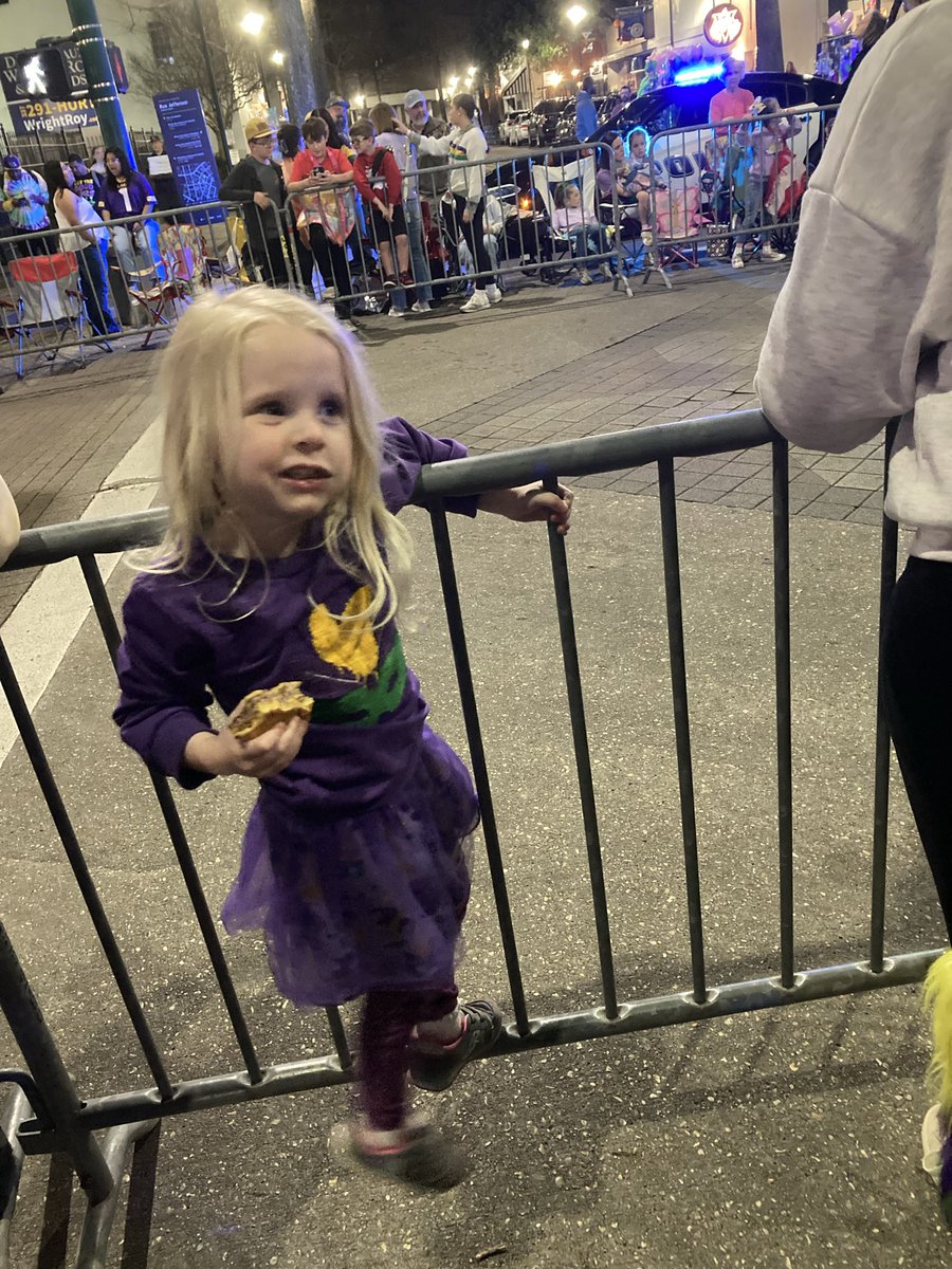 karlschott's tweet photo. Waiting for Krewe of Rio on a Saturday night. https://t.co/rdcvqLfkme