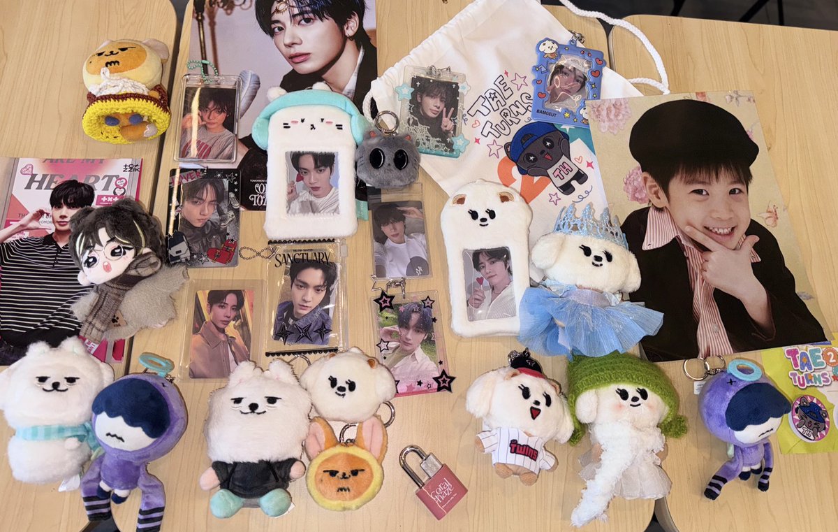 Tencuuu <a href="/seMOAloka/">seMOA Loka🍀</a> buat event gemes dan merchnya, semoga semoaloka makin langgeng yaa🥰makasih jg buat pribis lucunya <a href="/NiteoNoa/">Niteo⋆ ||°☆Ψ : 7th Year☆°</a> <a href="/luvskybie/">Lucky Liaaa 1004 ☘️🐈‍⬛🐈 #JAYPRIL ✨️</a> <a href="/Namelia_14/">7th Year: Namelia TXT CB IN APRIL</a> @beomlikey_ dan satu lagi moa yg bagiin permen tapi gak kebaca usn x nyaa. Seneng bgt aku dapet banyak temen moa baru disini🥰