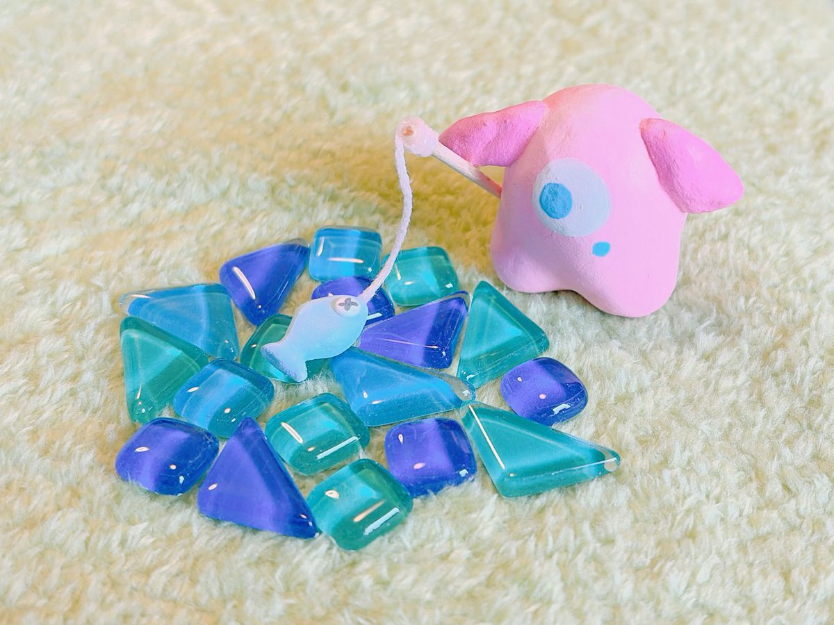 さかなつり〜🎣

👇あさってから個展！👇
2026年2月10日(火)〜15日(日)
10時〜19時 ※ずっと在廊予定です
東京都台東区浅草橋1-24-11
アトリエアール 2F (浅草橋駅徒歩1分)