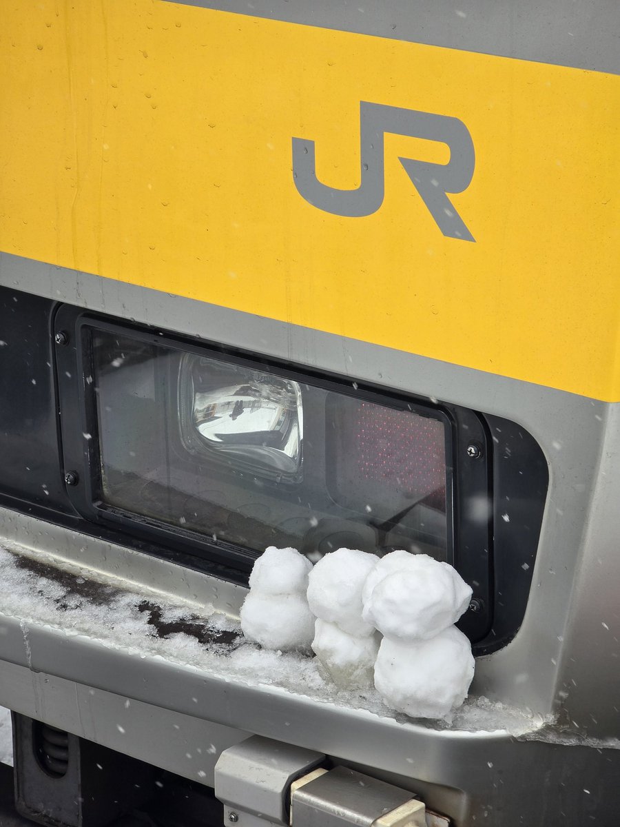 B27編成の千葉方先頭車に雪だるまが☃️