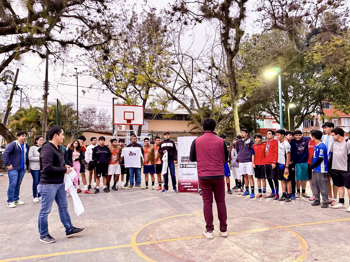 Desde Xalapa, capital de Veracruz, los jóvenEsmorena, nos activamos, poniéndonos la  guinda, y echando la reta en cancha con la banda. Agradezco a todas y todos los que se sumaron en esta activación en todo el país.