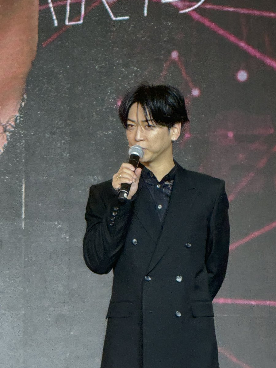 亀梨和也さん実在してた🤗 めちゃ暑いバンコクで、黒のスーツをクール