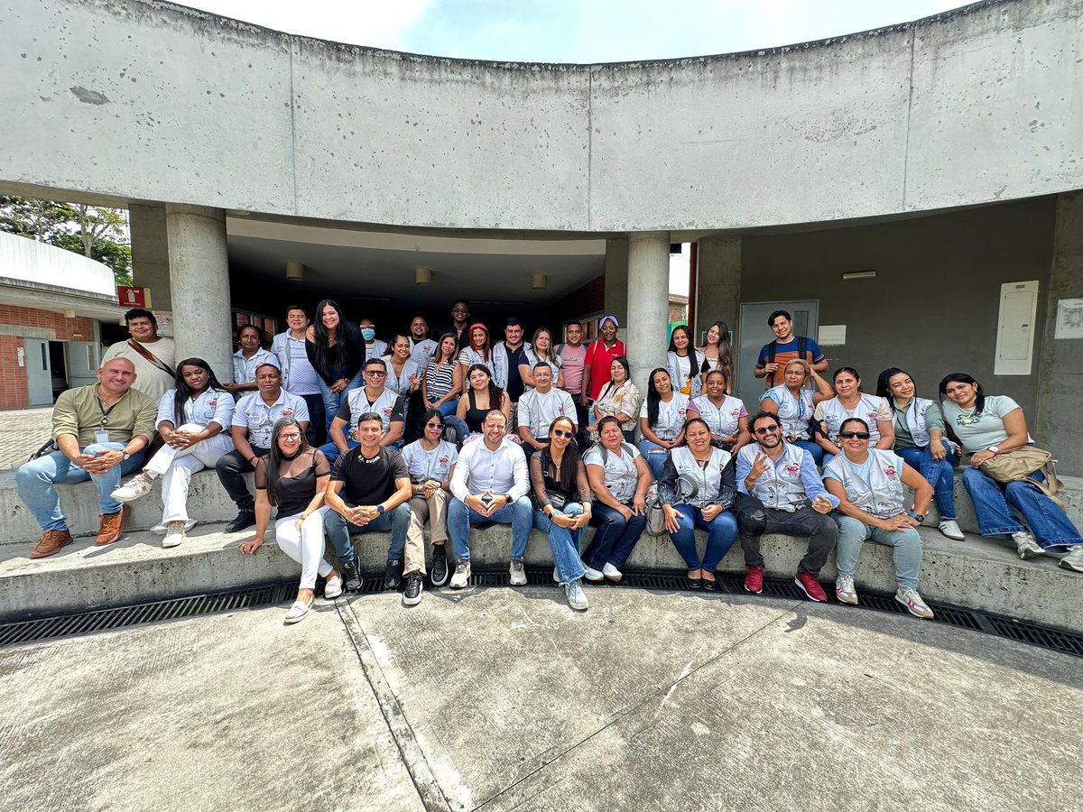 EsCulValle's tweet photo. ¡Cali y Candelaria hacen parte de la reinducción de Escuelas Culturales Vallecaucanas! 🌟 La @GobValle y @CulturaValle fortalecen la formación artística, enfocados en la evolución hacia la 'Universidad sin ladrillo'. 🎓✨ #CulturaValle #ValleDelCauca https://t.co/KVUYazqw9P