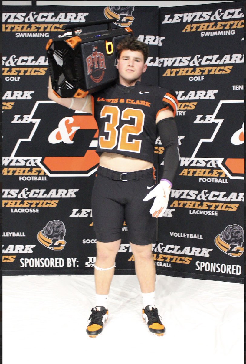 CadenEagleson's tweet photo. Had a great Official Visit at Lewis and Clark College. Thank you to @coachbelliott @CoachMachadojr and @Coach_DanFields for making this a great experience.  @LCPiosFB https://t.co/xLKzw9LC7E