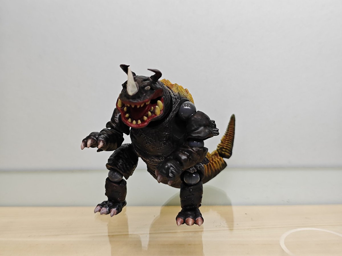 ワンフェスお品書き②

「可動　透明怪獣ネロンガ」

レジンキャスト&amp;角は出力品クリアパーツ選択式
関節技ボールジョイントミニ、球体ジョイントラージ使用

8000円

レジンキャストにピンバイス開口で可動します！角は回転式！

#WF2026W
#ウルトラ怪獣ワンフェス