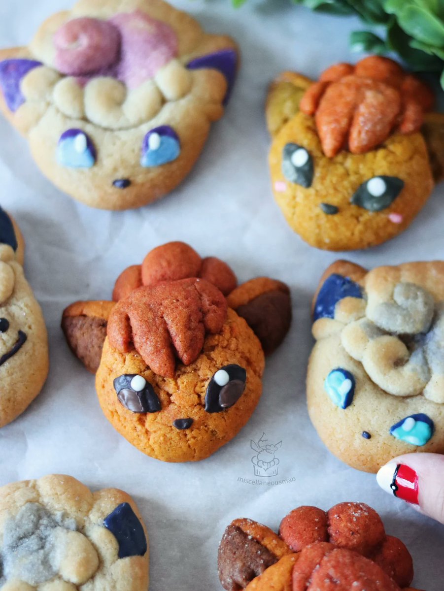 MiscMao's tweet image. Alolan Vulpix sugar cookies with peppermint white chocolate 🦊❄️ 

#pokemongo #alolanvulpix #vulpix #ロコン