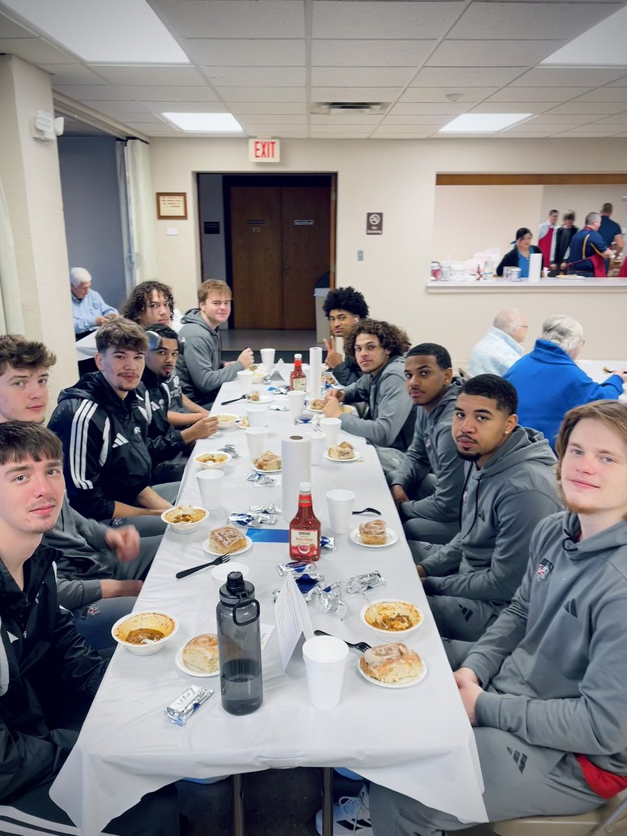 LabetteMBB_'s tweet image. Pregame road trip fuel 🍽️
On the house by Parsons Rotary Club 🙏