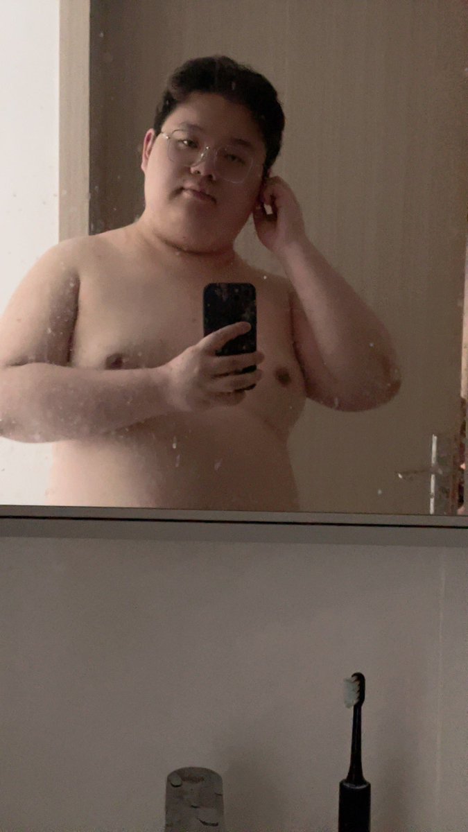 很骚的辉辉 tweet media