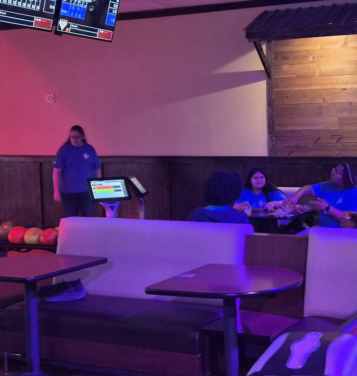 BHSVKOT's tweet image. VKOT'S team building is going great. Members are bowling and interacting with each other! No project today!  #funtime @BryanISD @GCarrabineBryan @KBTXRusty @TakeDownTobacco @TxSayWhat @txyouthaction