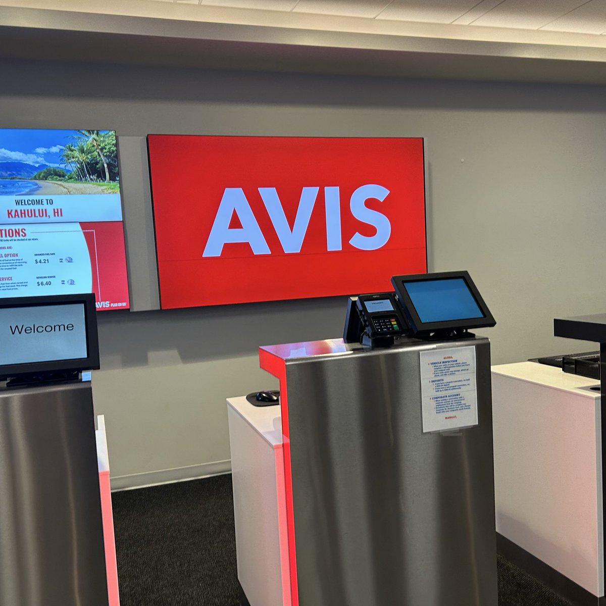 Pharmgal39's tweet photo. @Avis do better!
Only 2 people working at Maui airport and over 20 people in line https://t.co/pwsEz6fMFE