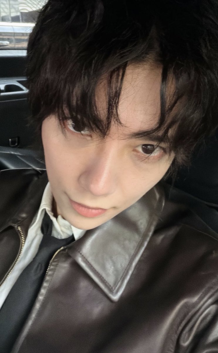 joshu_acoustic instagram stories 🖤 #조슈아 

“Hair by 매동 (manager dongsaeng) ㅋㅋㅋ @.ju._.ahhh”