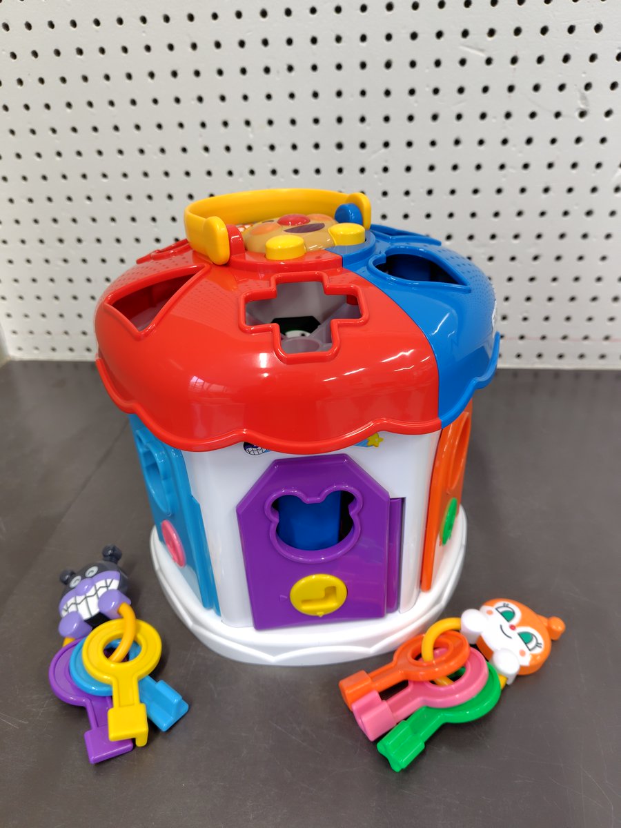 プレイルームにアンパンマンの知育玩具「入れよう!開けよう!できるかな