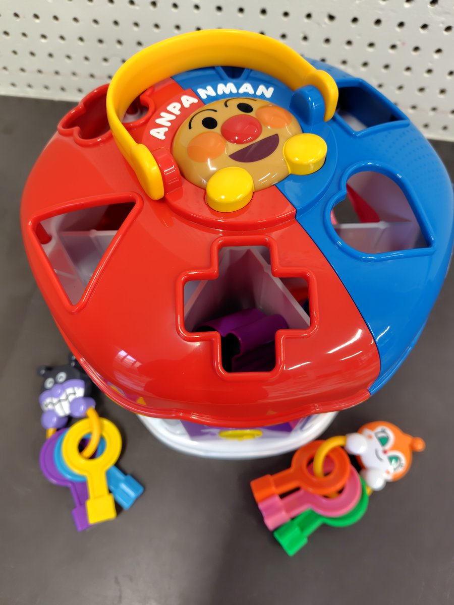 プレイルームにアンパンマンの知育玩具「入れよう!開けよう!できるかな