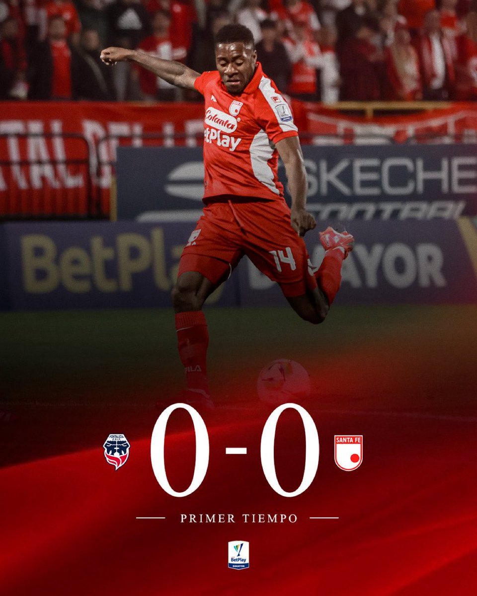 nicocadena_'s tweet image. 🇮🇩🦁 De más a menos el 1T de #SantaFe ante #Fortaleza 

El equipo se ve mucho mejor cuando el balón pasa por Franco Fagúndez.

No es un buen partido de Christian Mafla. Superado notablemente en defensa y con poca resolución en ataque.

El equipo pierde toda su intensidad cuando