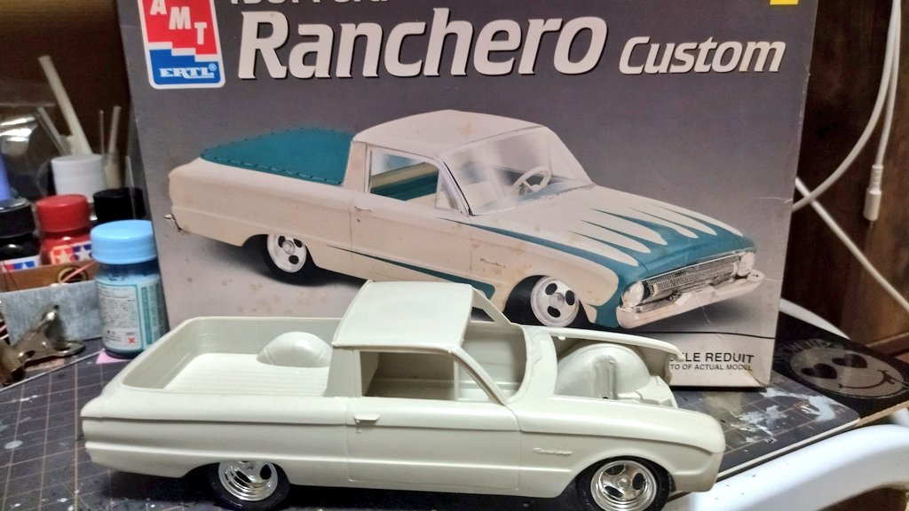 mH7QDHkwQMapUDI's tweet image. #AMT
#フォード #Ford
#ランチェロ #ranchero
ばるぞーさん@valzo_sanから頂いたこちら着手(お手付きとも言う)
カーモデルはシャコタンが正義(総意)

限界突破の為、ホイールハウスをバスバスとカット
トノカバー被せるので大丈夫大丈夫
着地は厳しいけどだいぶ下がったからとりあえずヨシ

よしなに🖐