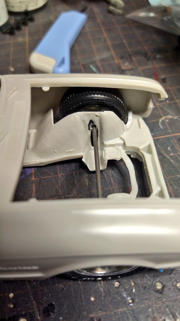 mH7QDHkwQMapUDI's tweet image. #AMT
#フォード #Ford
#ランチェロ #ranchero
ばるぞーさん@valzo_sanから頂いたこちら着手(お手付きとも言う)
カーモデルはシャコタンが正義(総意)

限界突破の為、ホイールハウスをバスバスとカット
トノカバー被せるので大丈夫大丈夫
着地は厳しいけどだいぶ下がったからとりあえずヨシ

よしなに🖐