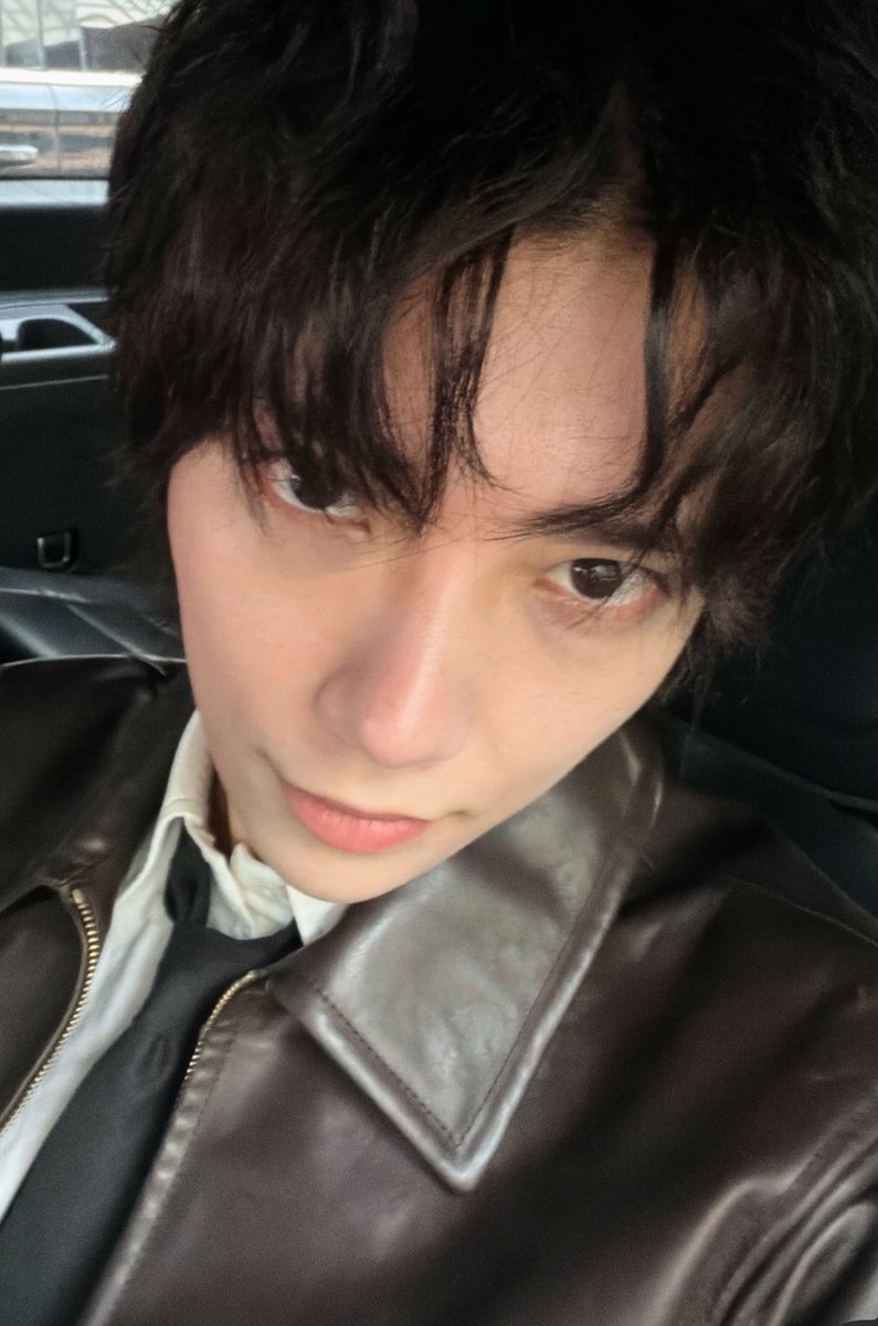 joshu_acoustic instagram story #조슈아 #JOSHUA 

hair by his manager dongsaeng 😁😁