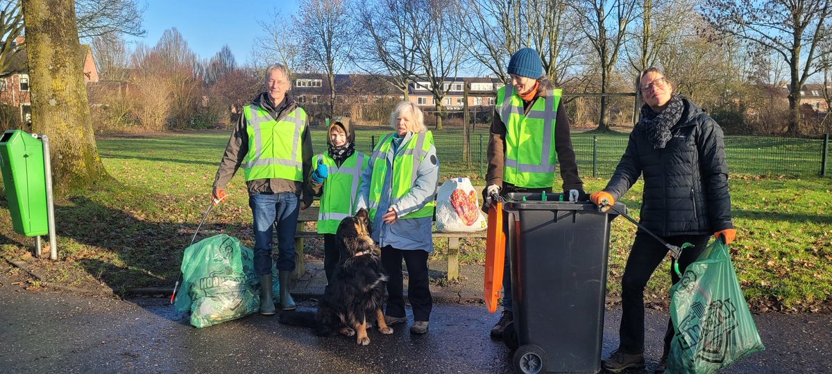 Ondanks sneeuw die ik op een kil plekje nog aantrof in de schaduw, was het lekker weer. Ondanks de hoest, drukte en weinige slaap was ik toch andermans afval gaan prikken. Het was immers de eerste zaterdag in de maand. Het was dit keer maar een klein kuddeke. Treurig hoeveel...