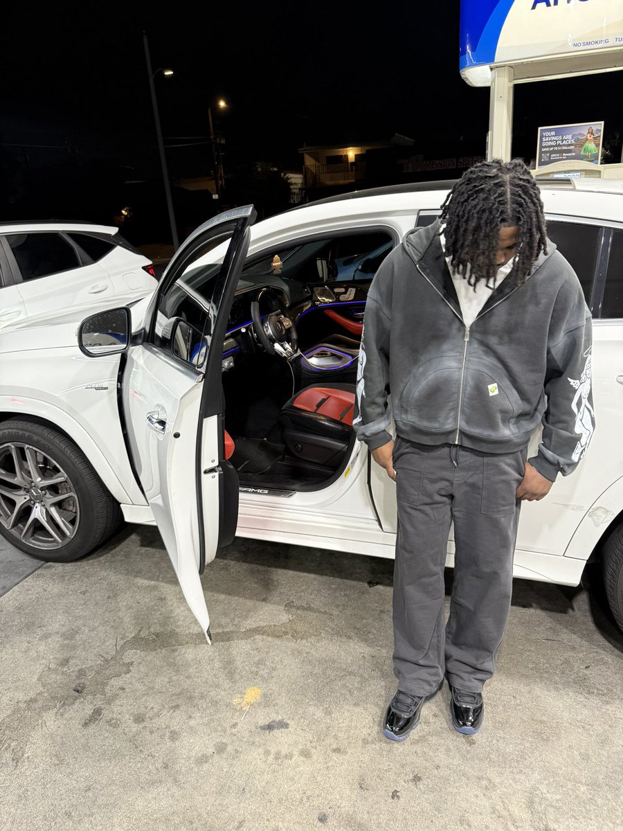 __Dag0at's tweet photo. INA 4DOOR SPACE COUPE IM N DAT MODE IM ALL ALONE 😤 &amp; IAN EVEN POP IT I STILL GOT MA FOOT ON 🥷🏽’s THROAT 😵 https://t.co/bLIKmJVPWN