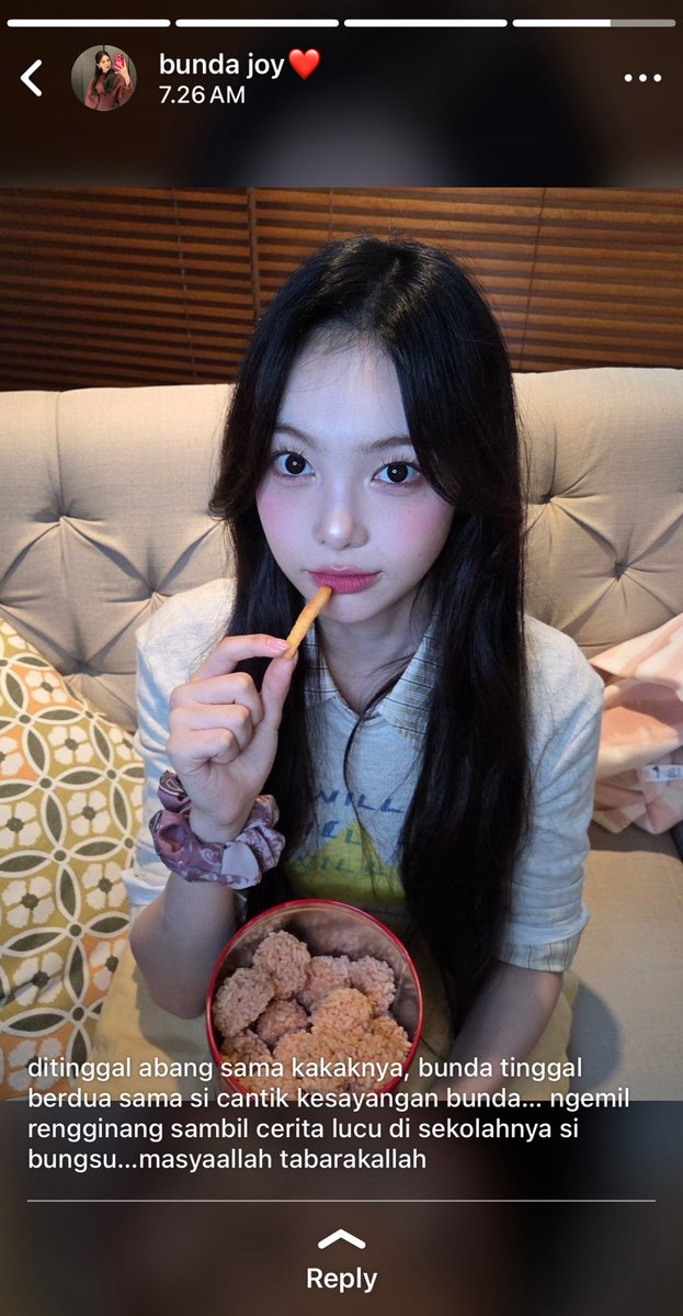 charmantaes's tweet image. jadi gini isi whatsapp story bunda joy dengan suami dan 4 anaknya,,,