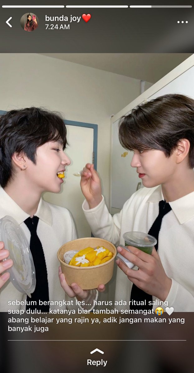 charmantaes's tweet image. jadi gini isi whatsapp story bunda joy dengan suami dan 4 anaknya,,,