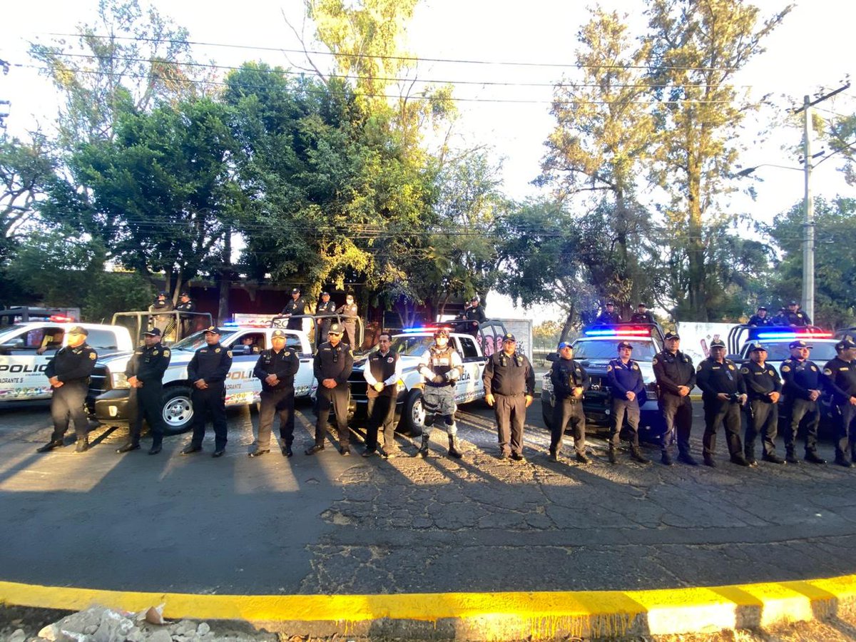 evelyn_parraA's tweet photo. Implementamos un dispositivo de seguridad en las colonias Felipe Ángeles y Valle Gómez, en coordinación con #ComandoVC, #GuardiaNacional y la  #SSC, reforzando la presencia en territorio, la vigilancia y la cercanía con vecinas y vecinos. https://t.co/eirPzJRgof