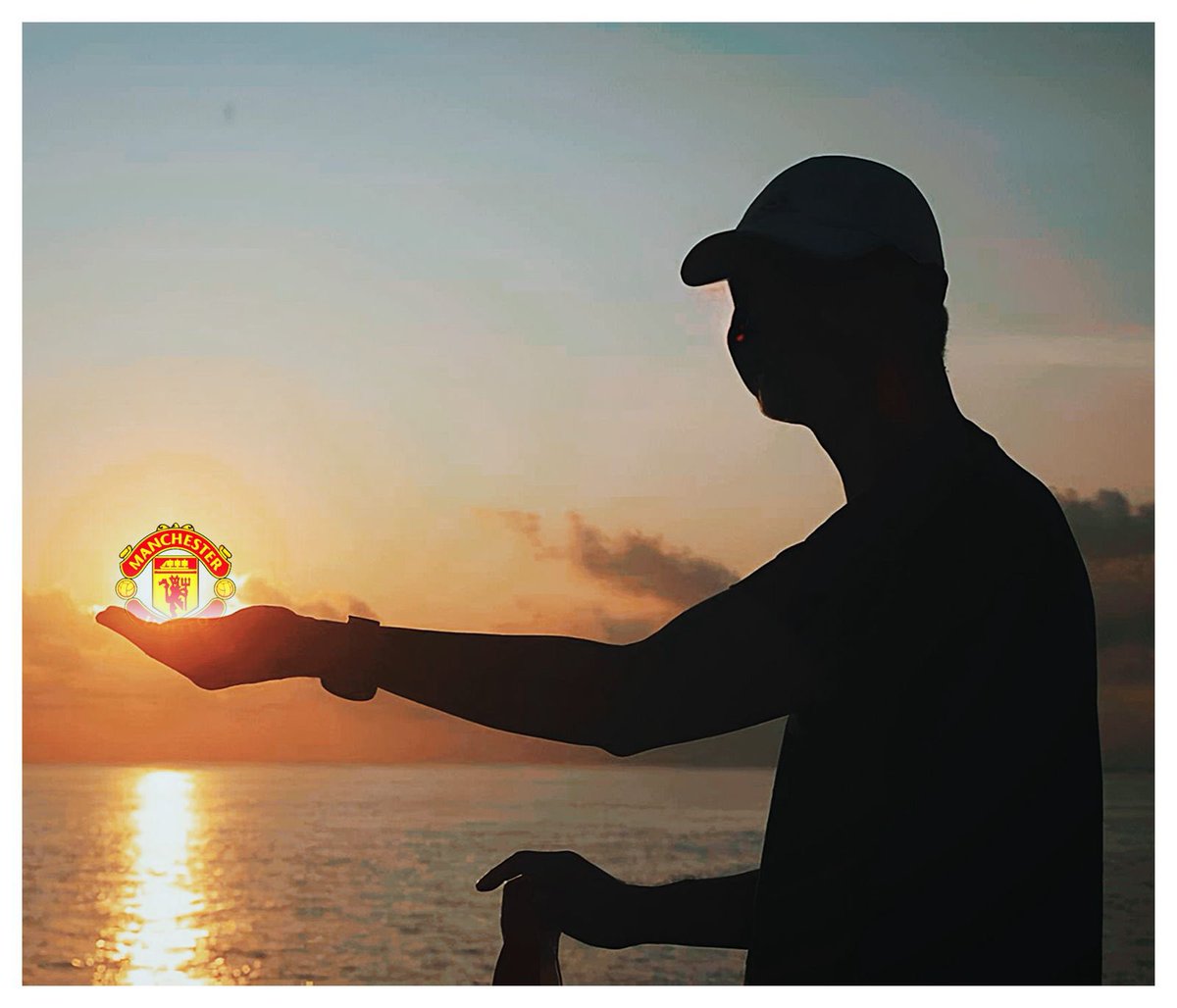 ganjarpranowo's tweet image. Ayam jago berkokok, tandanya matahari telah terbit #GGMU