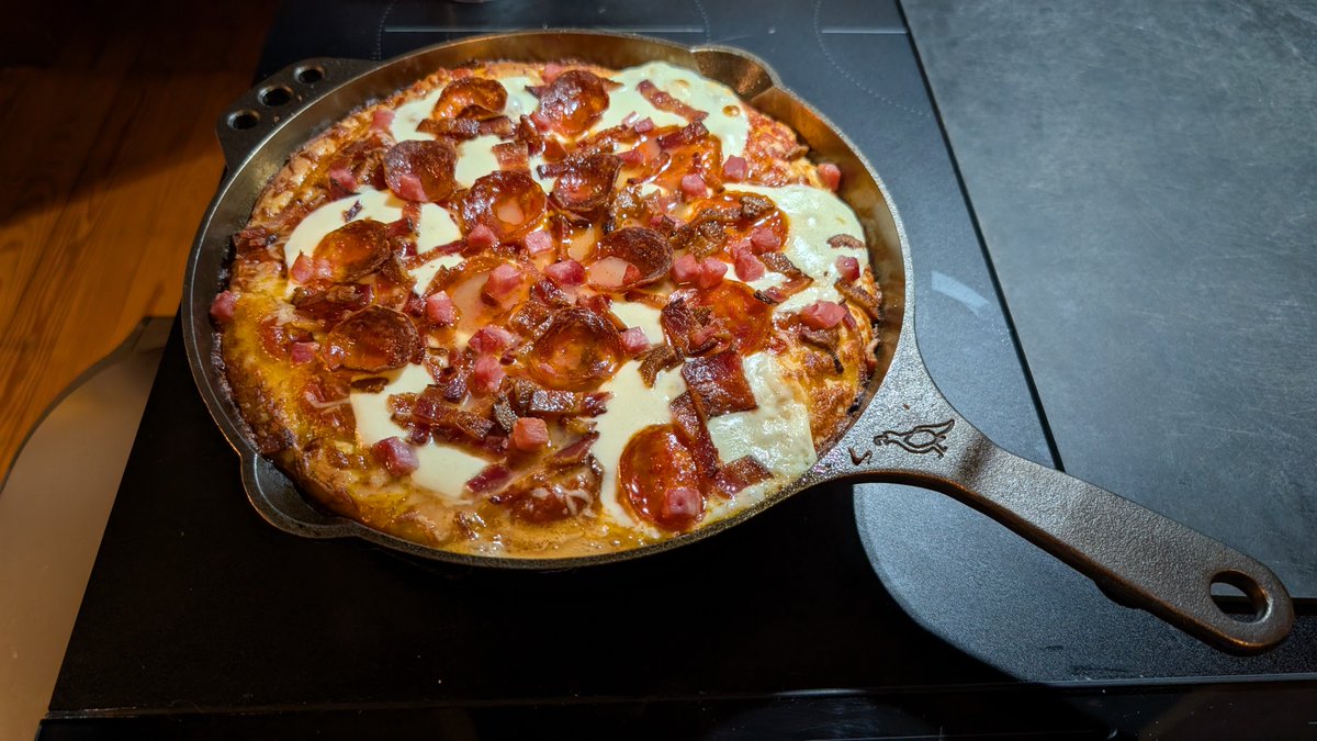 cameronrdecker's tweet photo. Cast iron pizza https://t.co/iSz1MkdwFZ