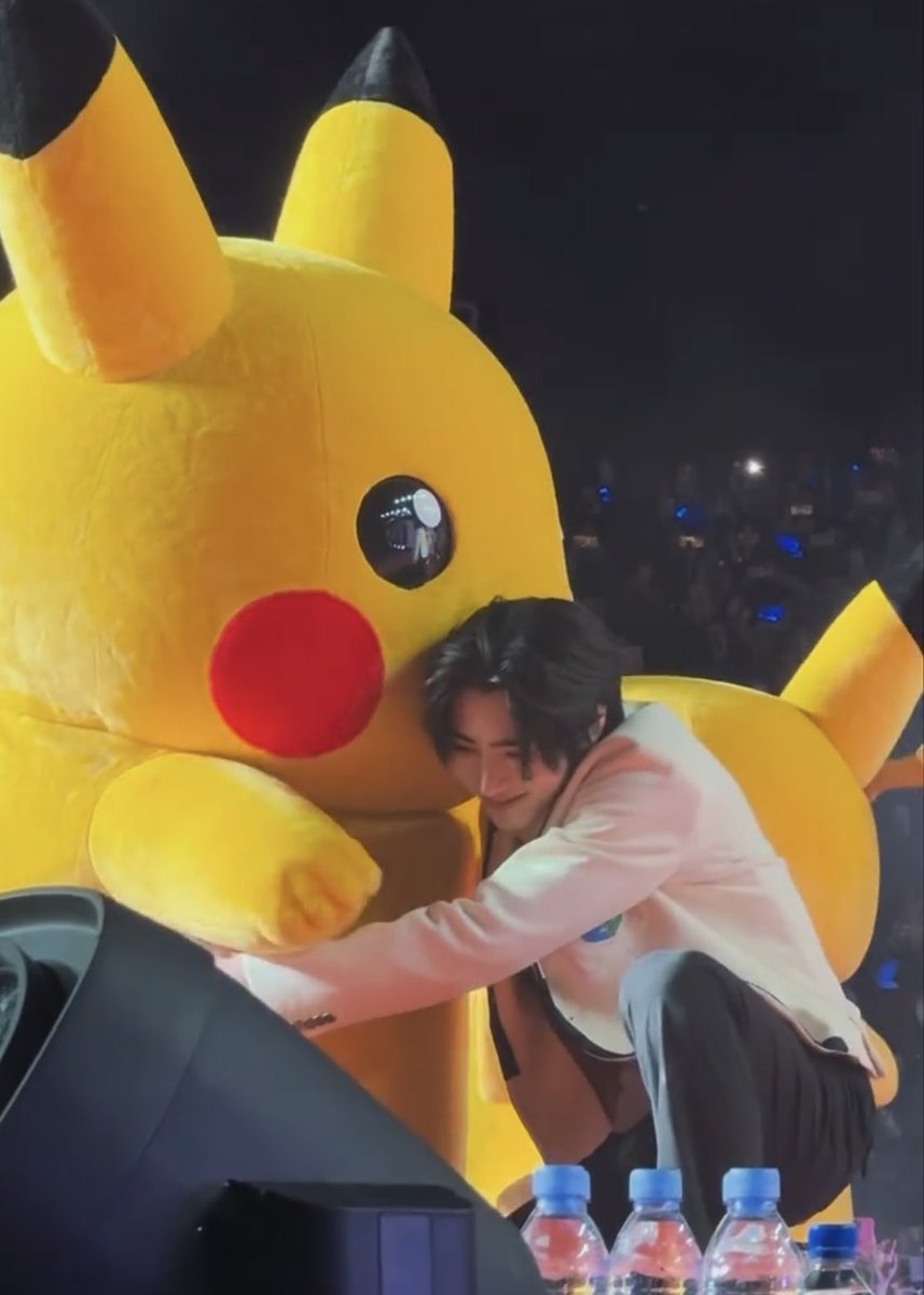 성훈이 너무 기특해서 이렇게 꽉 안아주고 싶음