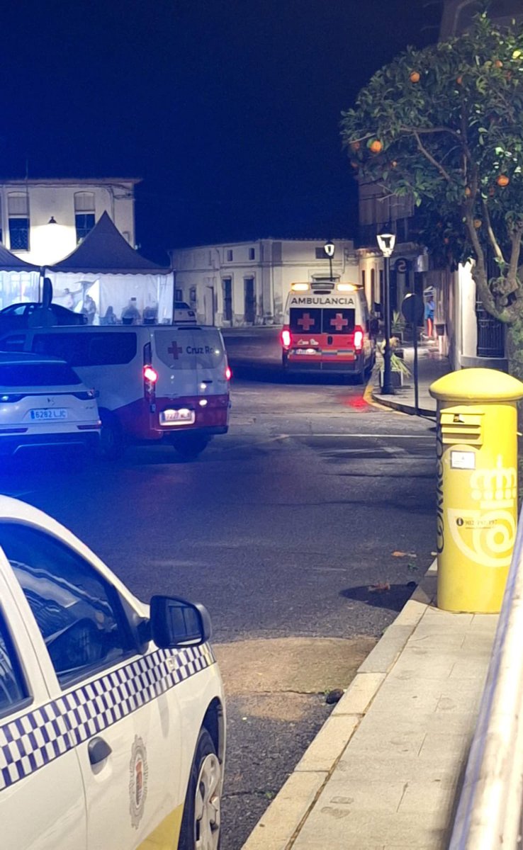 <a href="/CRE_Emergencias/">Cruz Roja Emergencias</a> <a href="/EPExtremadura/">El Periódico Extremadura</a> <a href="/noticiasCEX/">Extremadura Noticias</a> <a href="/RTVE_Ext/">RTVE Extremadura</a> <a href="/EfeExtremadura/">EFE Extremadura</a> <a href="/EP_Extremadura/">EuropaPress Extremadura</a> <a href="/hoyextremadura/">Diario HOY</a> <a href="/CopeExtremadura/">COPE Extremadura</a> <a href="/OCR_Extremadura/">Onda Cero Extremadura</a> <a href="/ser_extremadura/">SerExtremadura</a> <a href="/Extremadura7D/">Extremadura 7 Días</a> <a href="/saludEXT/">Salud y Servicios Sociales</a> <a href="/DipdeBadajoz/">Diputación de Badajoz</a> <a href="/JuntaEx112/">112 Extremadura</a> Cerramos el día con nuestro reconocimiento a todos los que, con distinto color de uniforme, estos días se dejan la piel para ayudar cuando más se necesita #Grandes