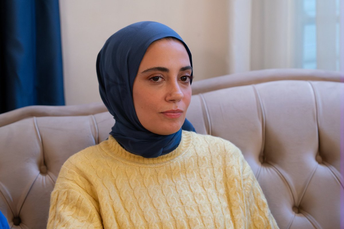 EventBirce's tweet photo. Los guionistas se olvidan o creen que nos olvidamos que Asil entrego pruebas a Mustafa sobre İdil, lo cual llevo a la muerte de él y doğa... Entonces como kıvılcım puede ser amiga del hombre causante de la muerte de su hija y Nursema enamorarse de él 
#Kızılcıkşerbeti   #KıvMer https://t.co/3rHuhtcU5Y
