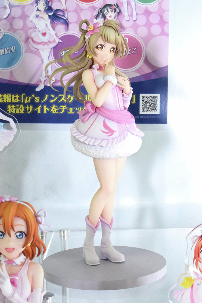 絢瀬絵里、東條希、矢澤にこも企画進行中なので、続報をお楽しみに