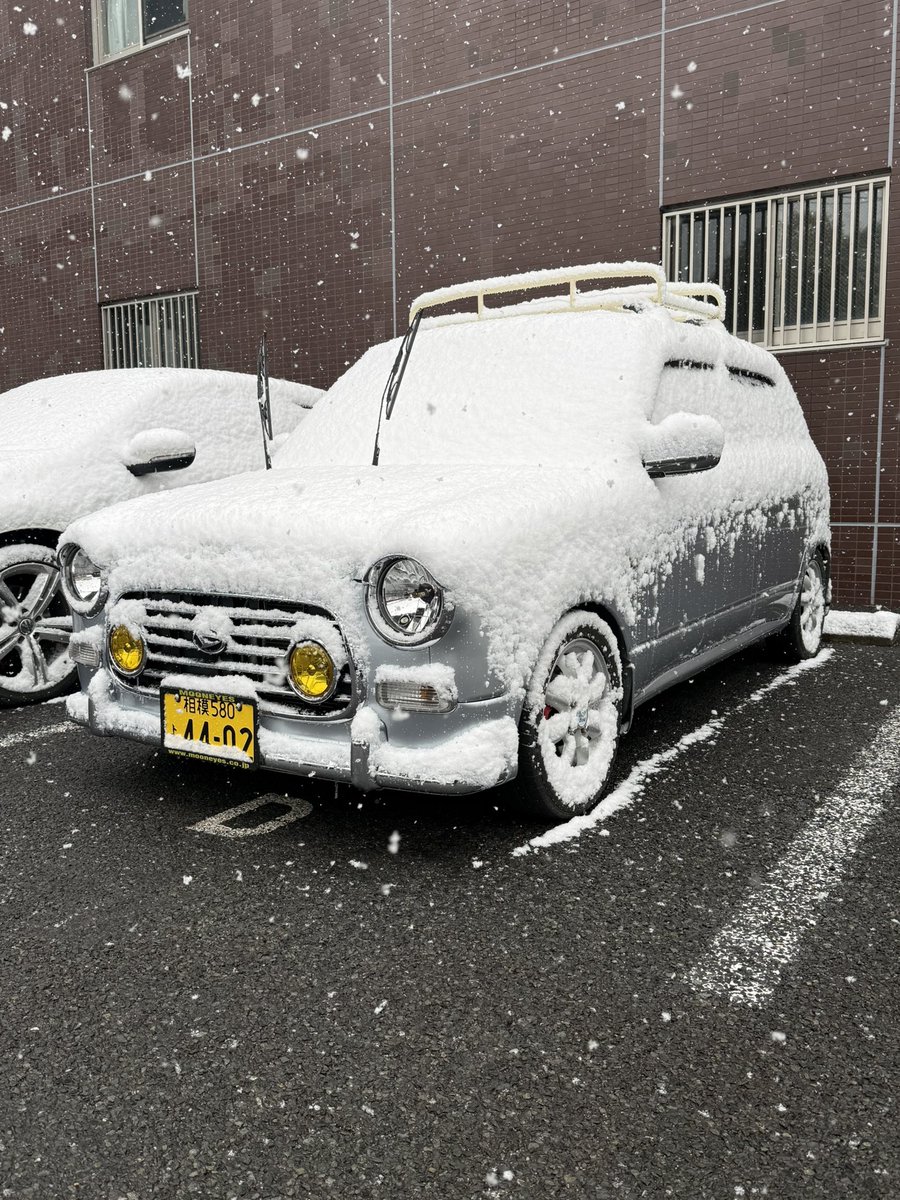 pppp1872's tweet photo. 車出そうと思ったら真っ白⛄️ https://t.co/hEiOPu3Yh3
